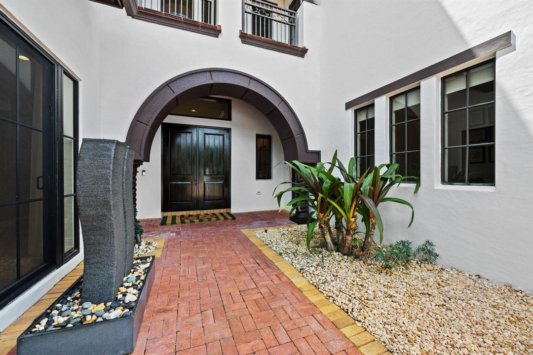 6-web-or-mls-9650-eden-manor
