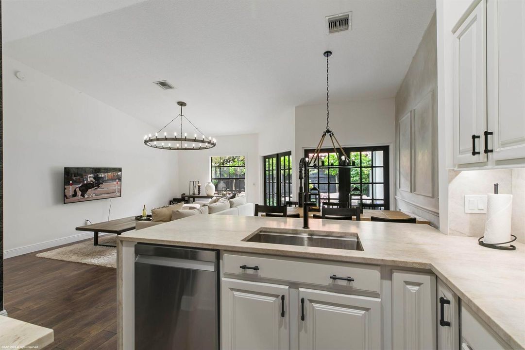 13504 Fountain View Blvd 017