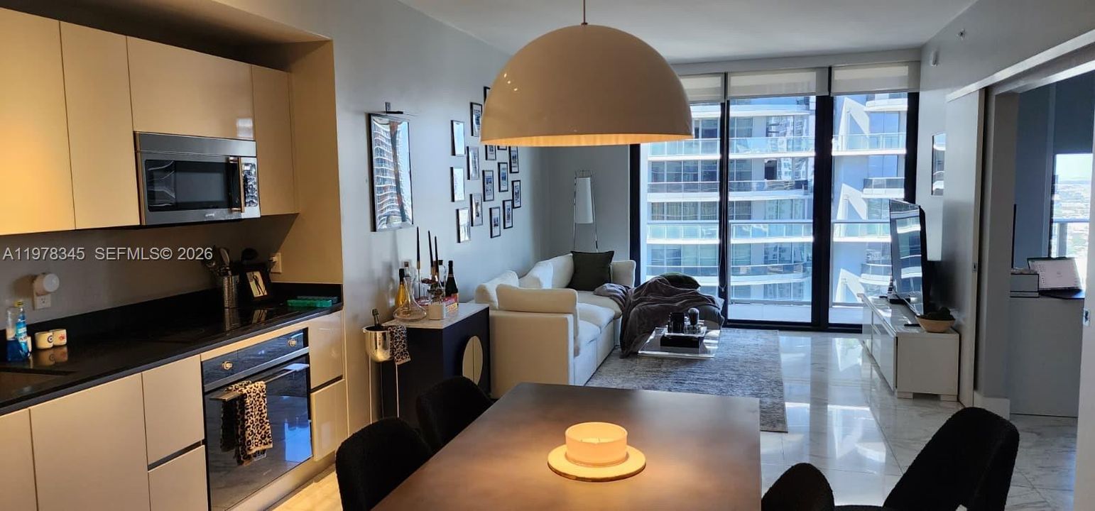 For Sale: $699,900 (1 beds, 1 baths, 759 Square Feet)