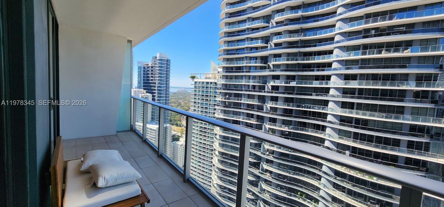 For Sale: $699,900 (1 beds, 1 baths, 759 Square Feet)