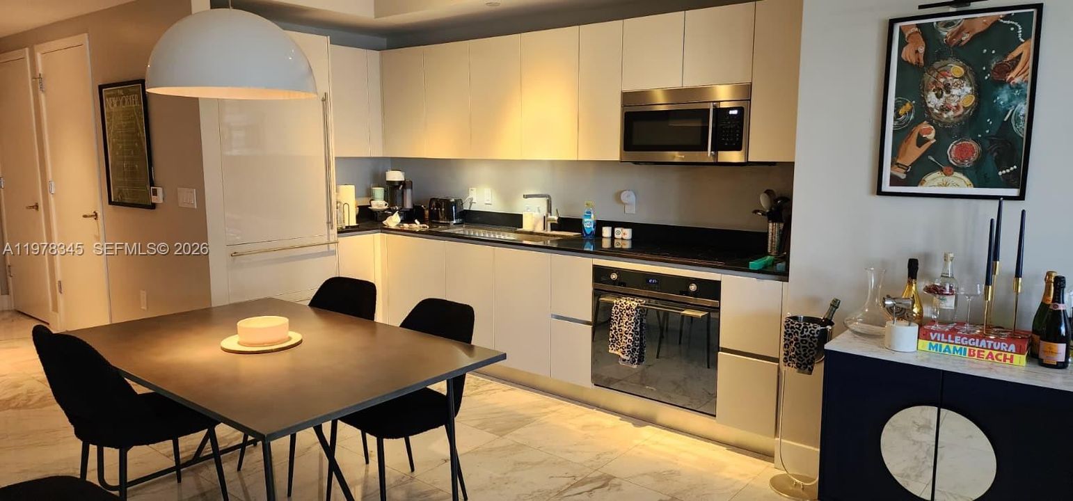 For Sale: $699,900 (1 beds, 1 baths, 759 Square Feet)
