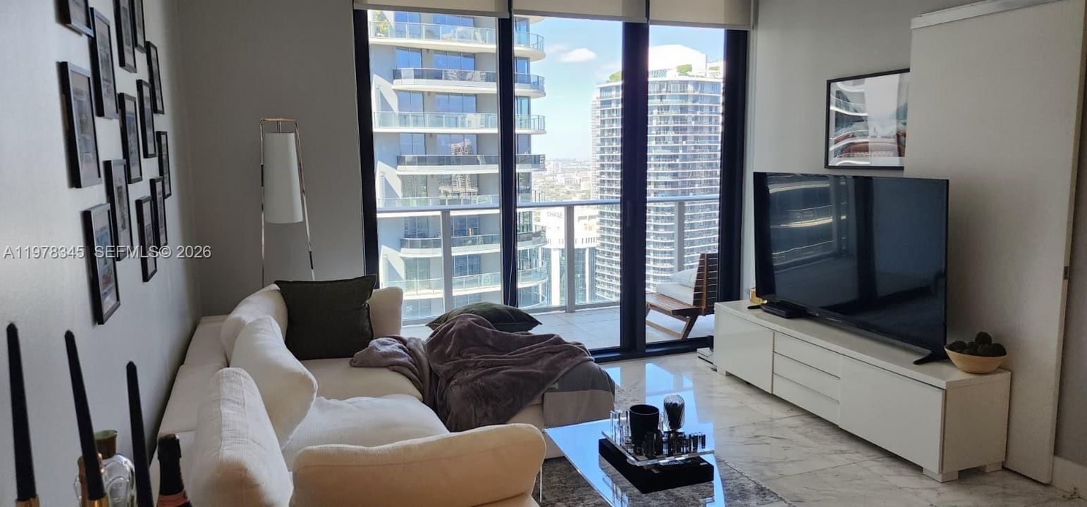 For Sale: $699,900 (1 beds, 1 baths, 759 Square Feet)