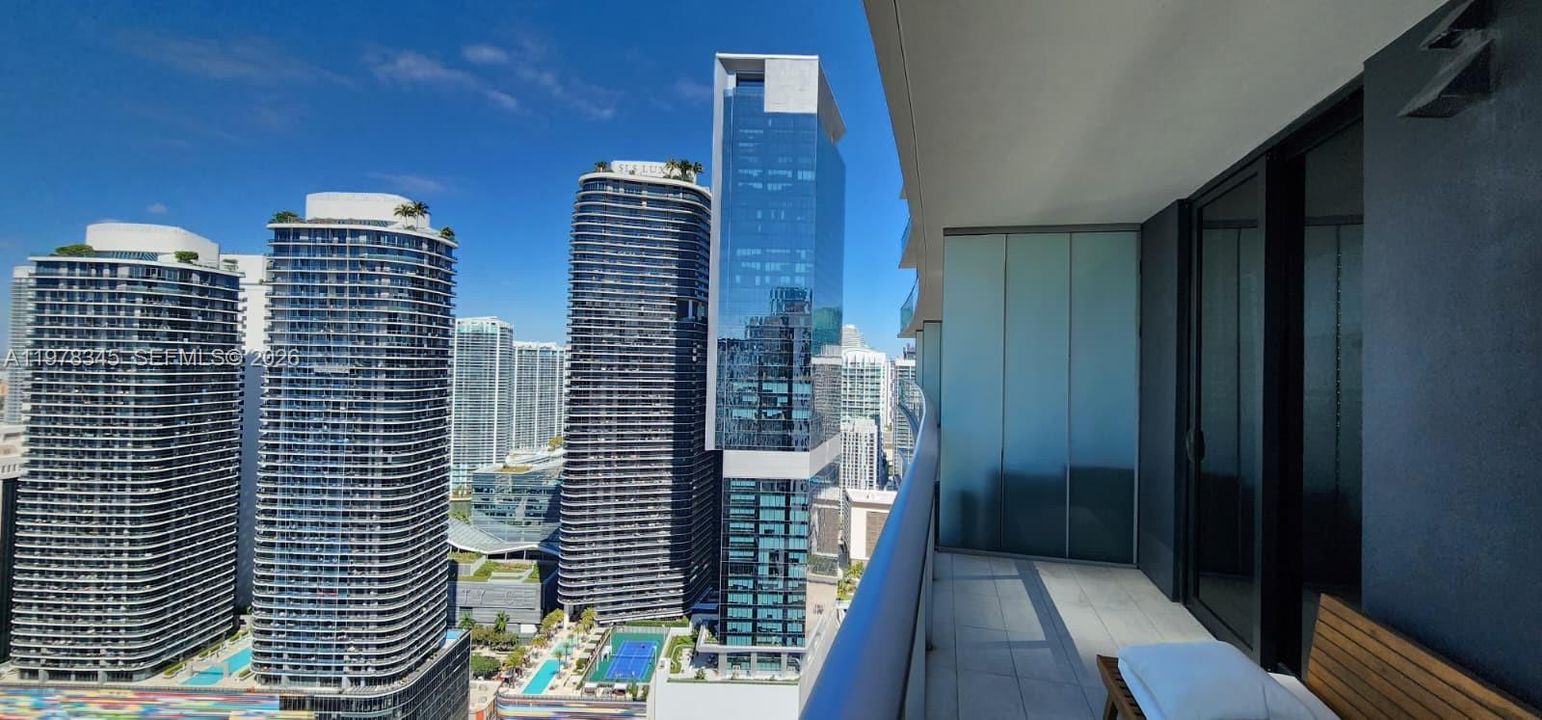 For Sale: $699,900 (1 beds, 1 baths, 759 Square Feet)