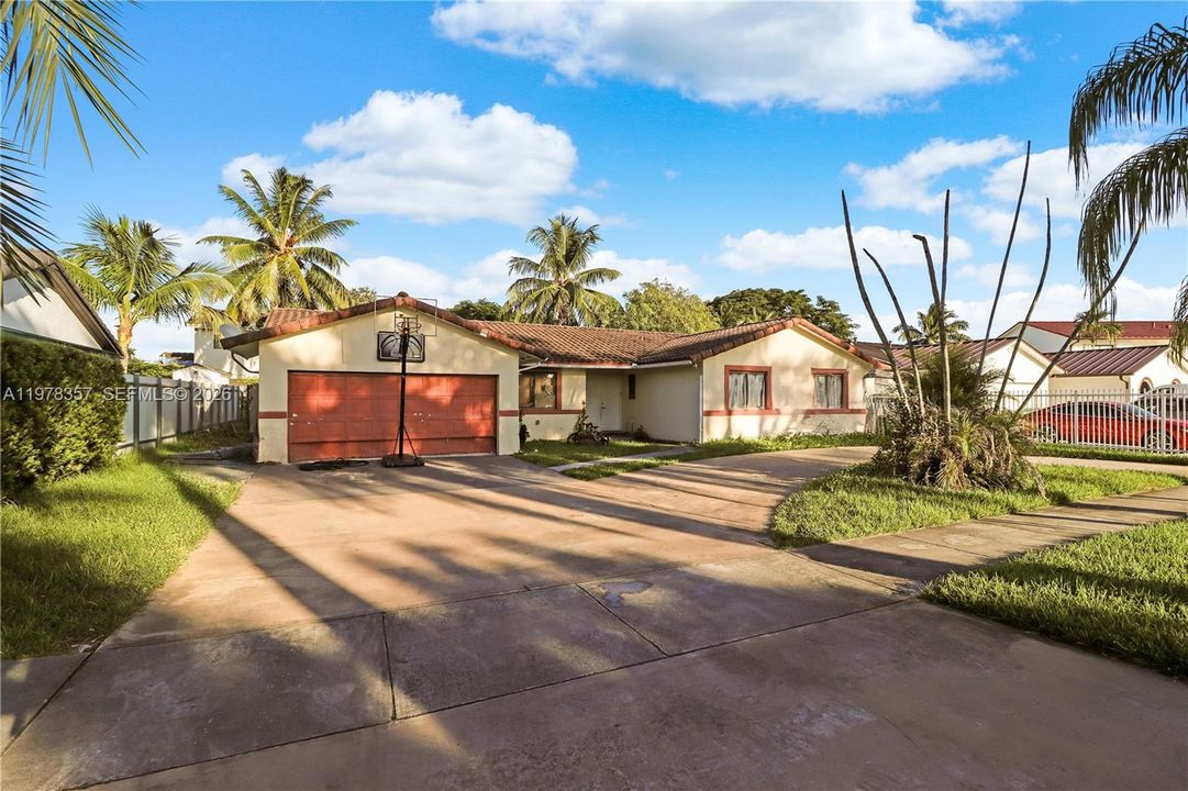 Недавно продано: $599,000 (4 спален, 2 ванн, 1635 Квадратных фут)