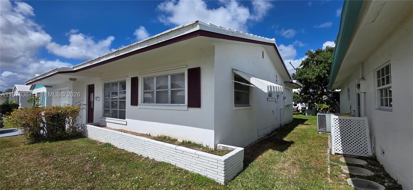 Active With Contract: $170,000 (2 beds, 1 baths, 1082 Square Feet)
