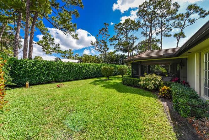 493 Forestview Dr Atlantis FL-small-007-