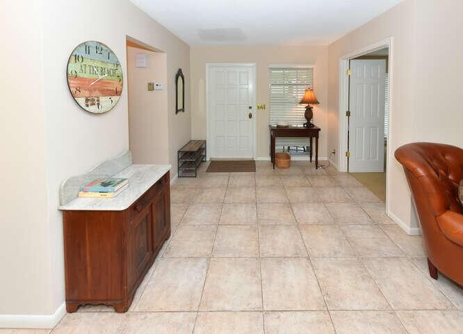 493 Forestview Dr Atlantis FL-small-008-