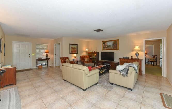493 Forestview Dr Atlantis FL-small-022-