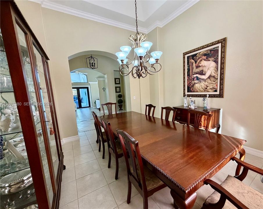 Под контрактом: $1,780,000 (6 спален, 4 ванн, 3408 Квадратных фут)