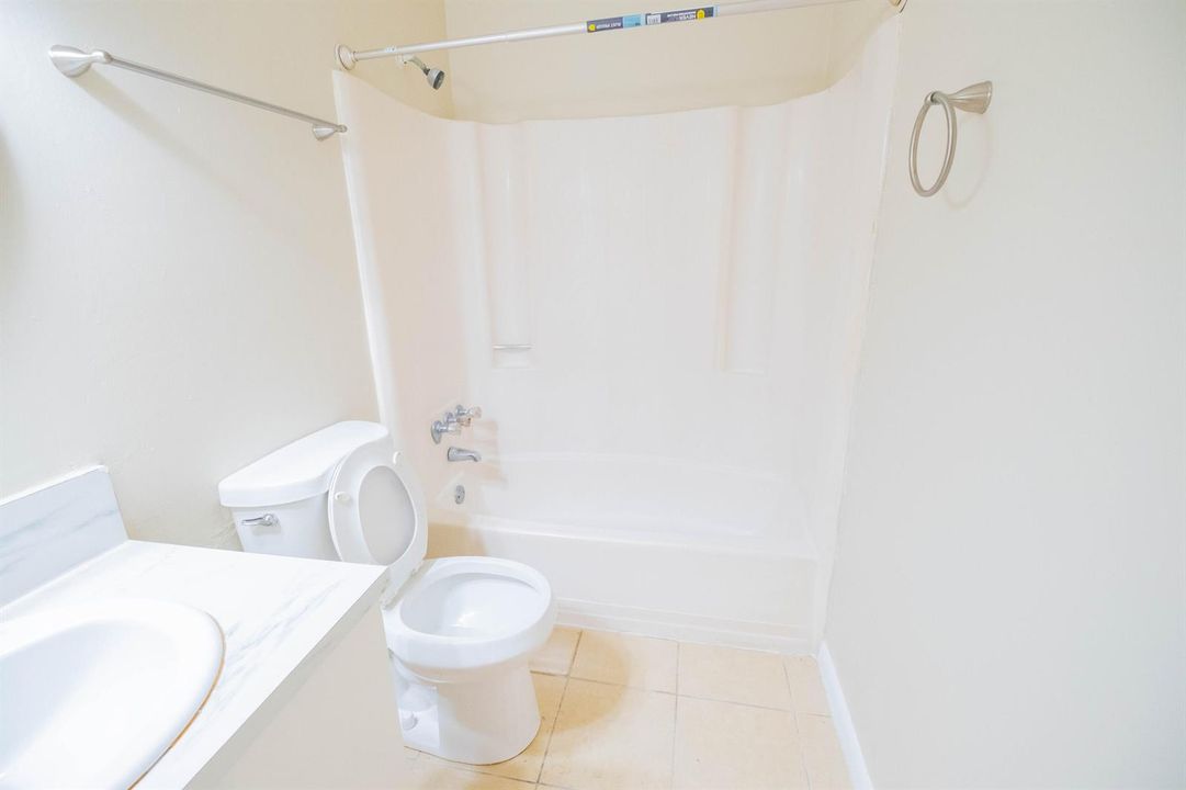 4763 ORLEANS_2ND BATHROOM1