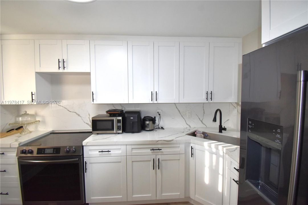 En Venta: $164,900 (2 camas, 2 baños, 952 Pies cuadrados)