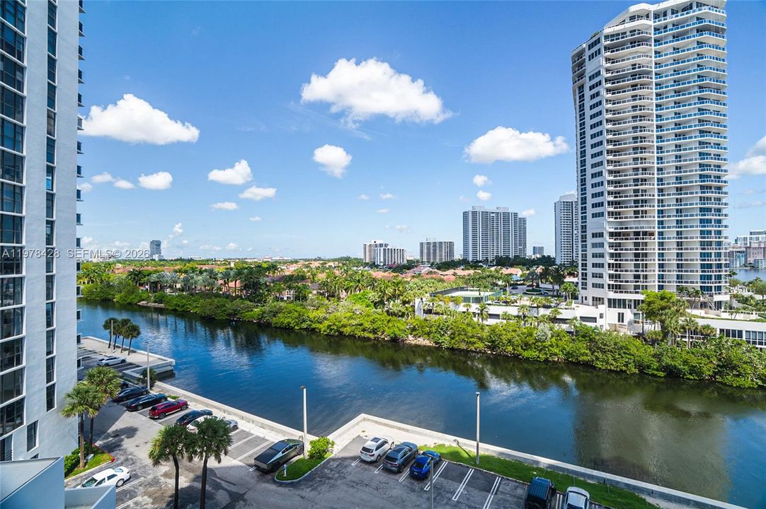 На продажу: $389,000 (2 спален, 2 ванн, 1139 Квадратных фут)