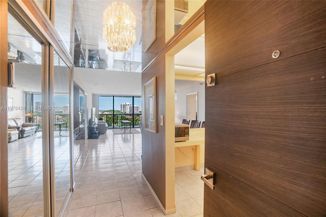 На продажу: $389,000 (2 спален, 2 ванн, 1139 Квадратных фут)