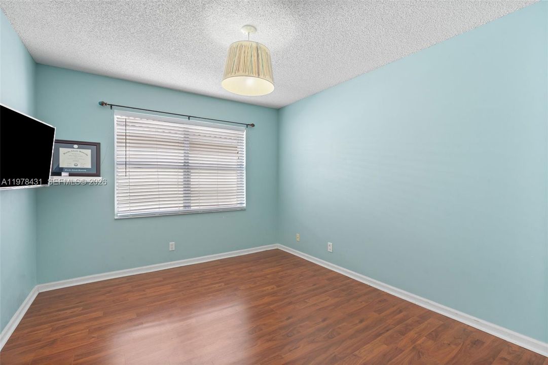 En Venta: $619,000 (4 camas, 2 baños, 2080 Pies cuadrados)