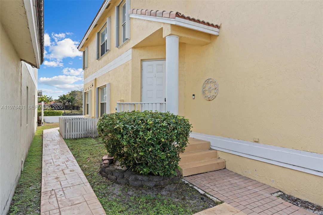 En Venta: $619,000 (4 camas, 2 baños, 2080 Pies cuadrados)