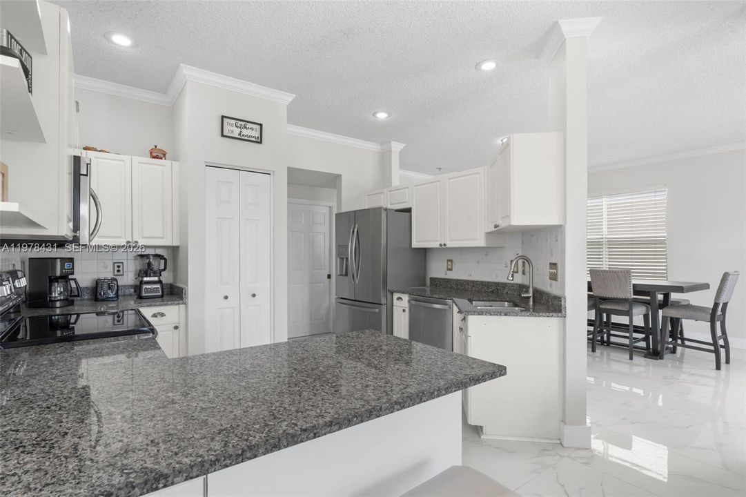 En Venta: $619,000 (4 camas, 2 baños, 2080 Pies cuadrados)