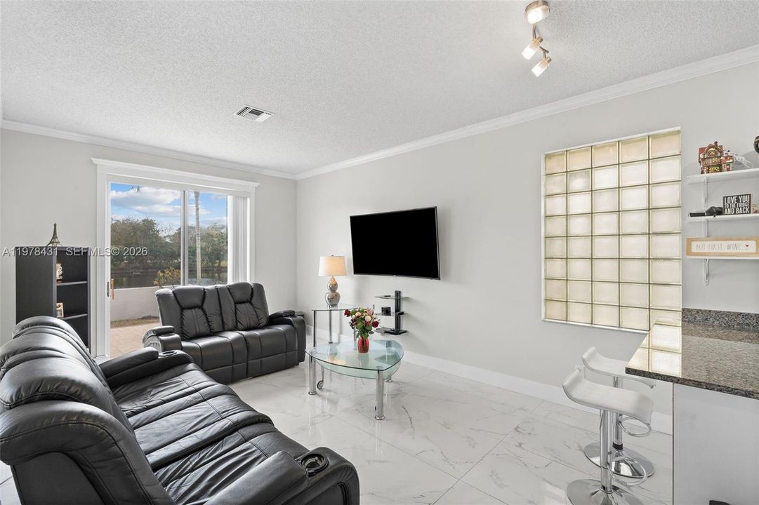 En Venta: $619,000 (4 camas, 2 baños, 2080 Pies cuadrados)