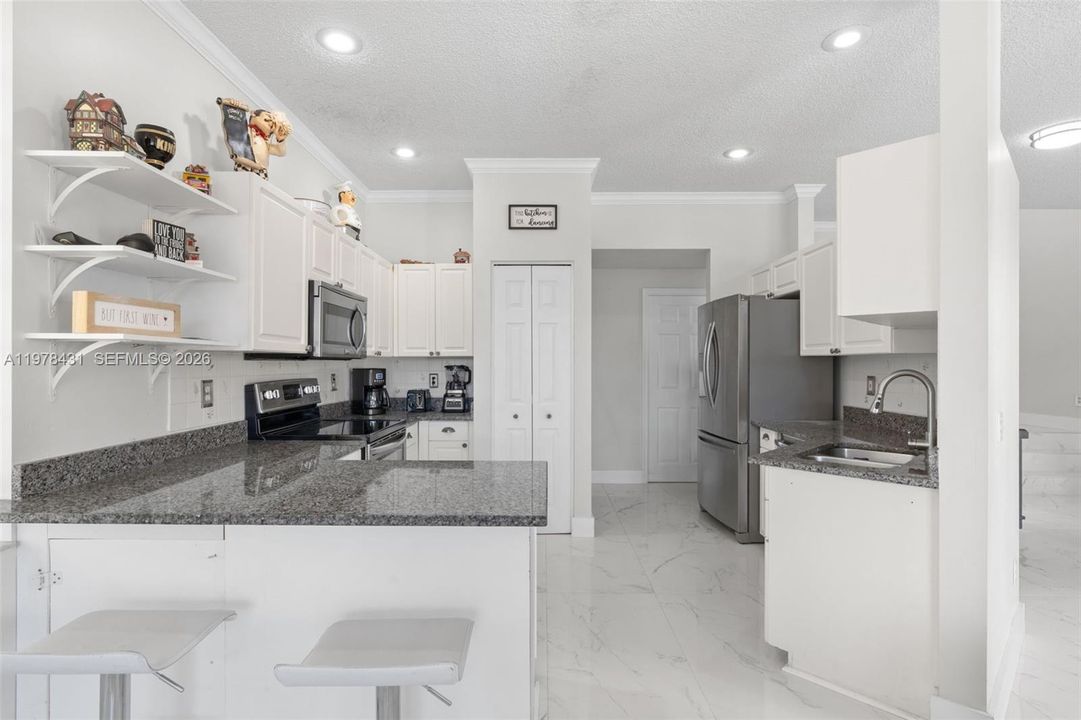 En Venta: $619,000 (4 camas, 2 baños, 2080 Pies cuadrados)