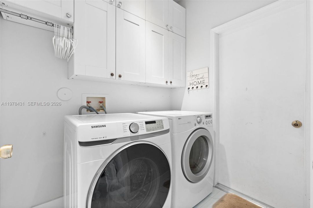 En Venta: $619,000 (4 camas, 2 baños, 2080 Pies cuadrados)
