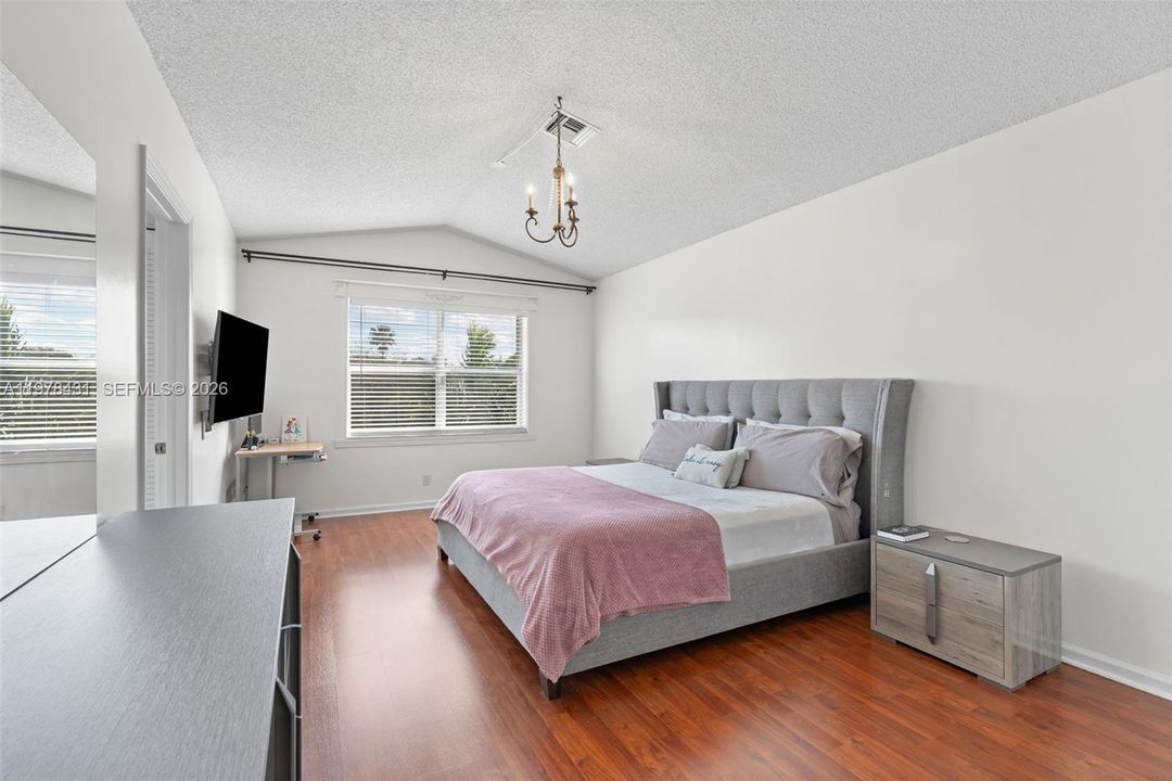En Venta: $619,000 (4 camas, 2 baños, 2080 Pies cuadrados)