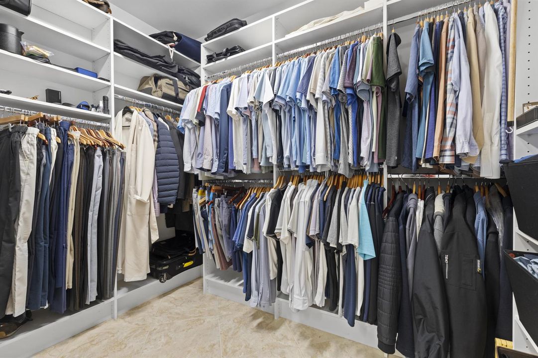 22 - Master Closet - His