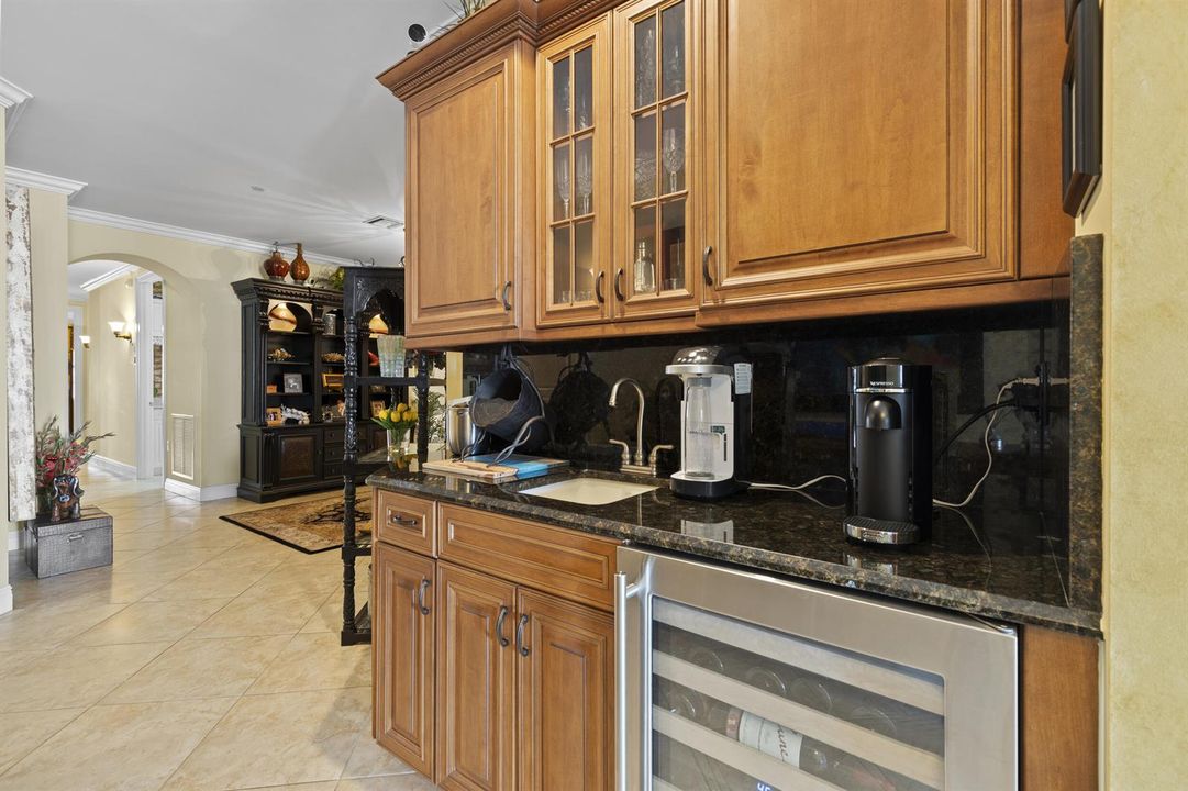 4 - Bar Wine Area