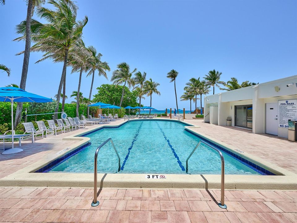 Coronado Beachside pool
