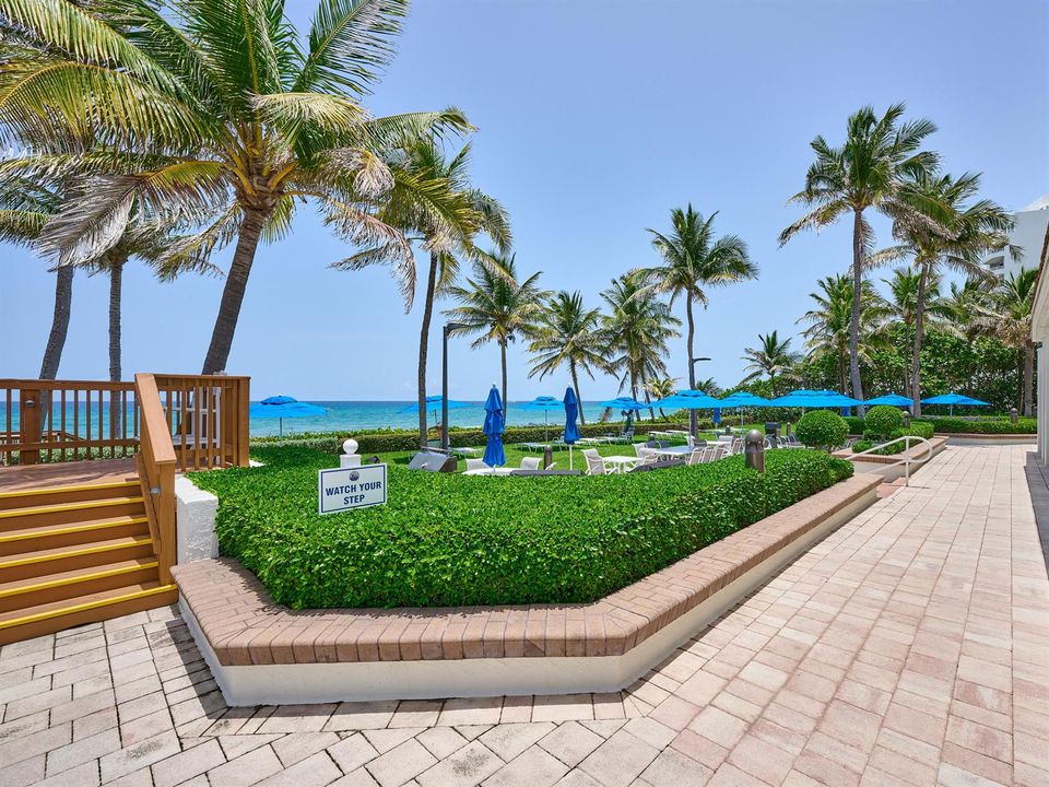 Coronado PATIO DECK