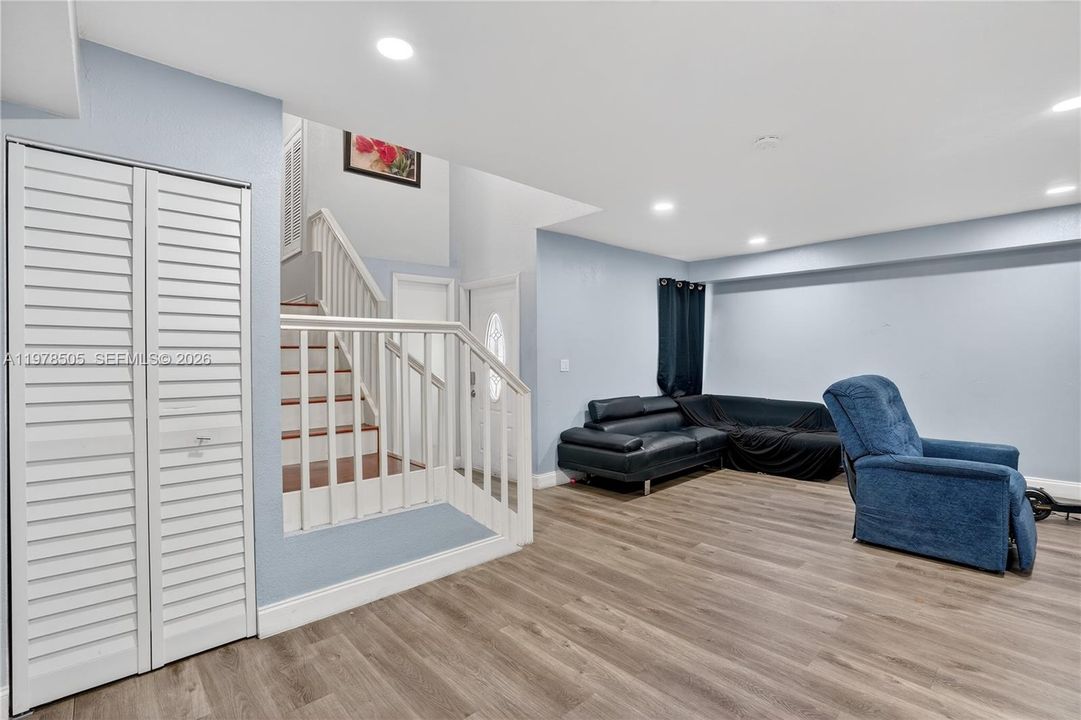 Active With Contract: $420,000 (4 beds, 3 baths, 1293 Square Feet)