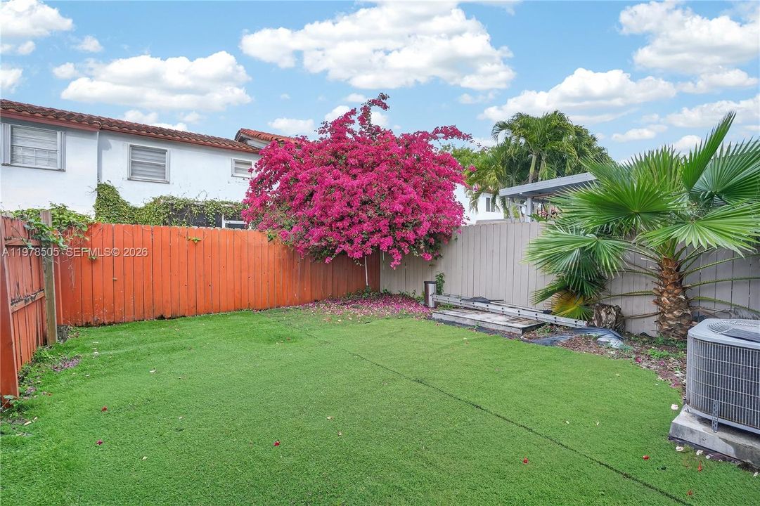 Active With Contract: $420,000 (4 beds, 3 baths, 1293 Square Feet)