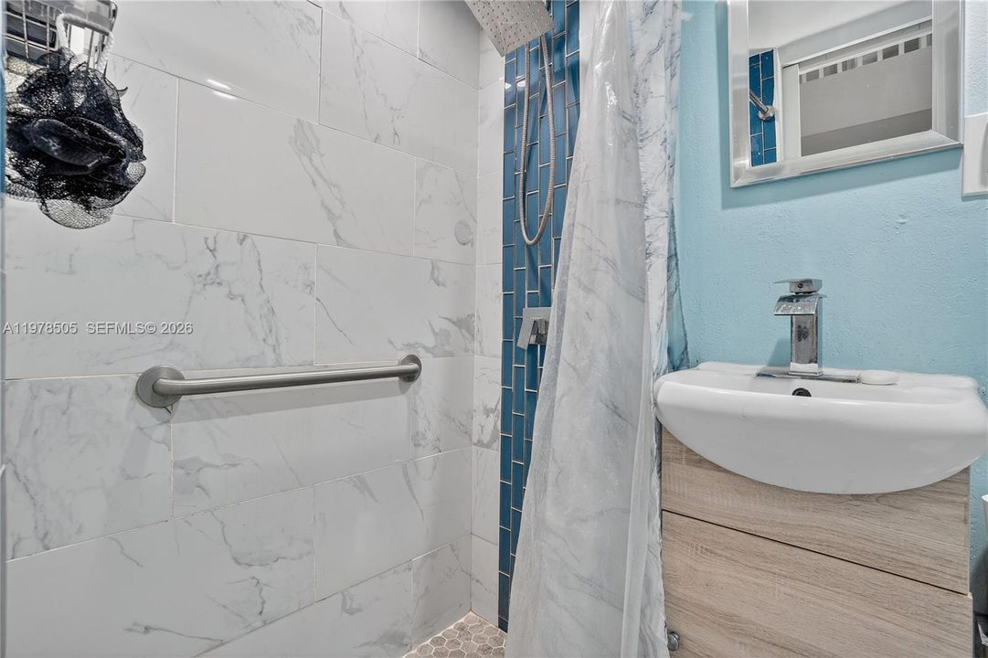 Active With Contract: $420,000 (4 beds, 3 baths, 1293 Square Feet)