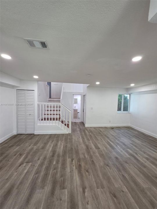 Active With Contract: $420,000 (4 beds, 3 baths, 1293 Square Feet)
