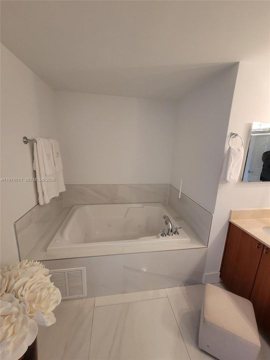 For Sale: $550,000 (2 beds, 2 baths, 1152 Square Feet)