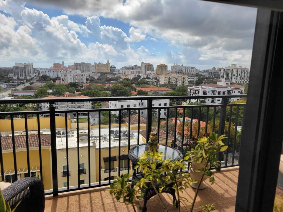 For Sale: $550,000 (2 beds, 2 baths, 1152 Square Feet)