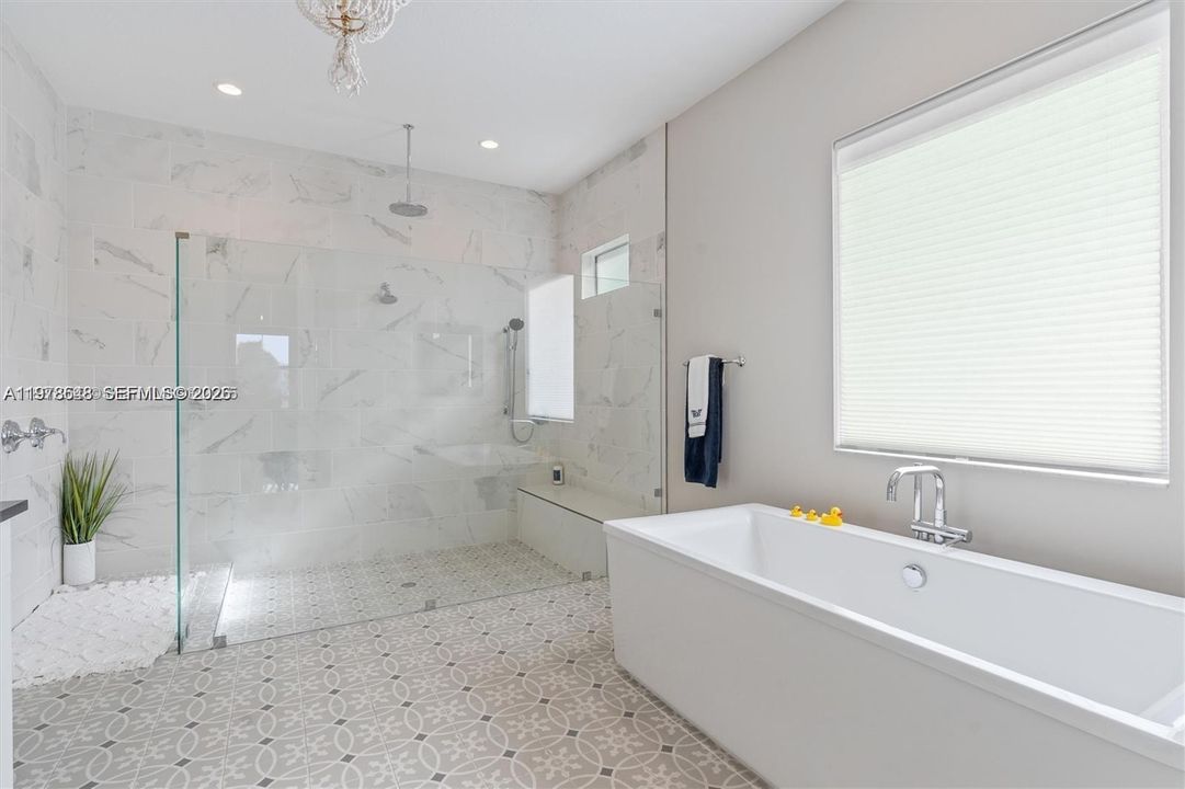 Recently Sold: $2,000,000 (5 beds, 3 baths, 3718 Square Feet)
