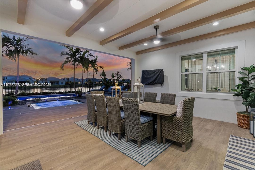Recently Sold: $2,000,000 (5 beds, 3 baths, 3718 Square Feet)