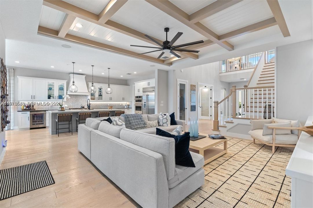 Recently Sold: $2,000,000 (5 beds, 3 baths, 3718 Square Feet)