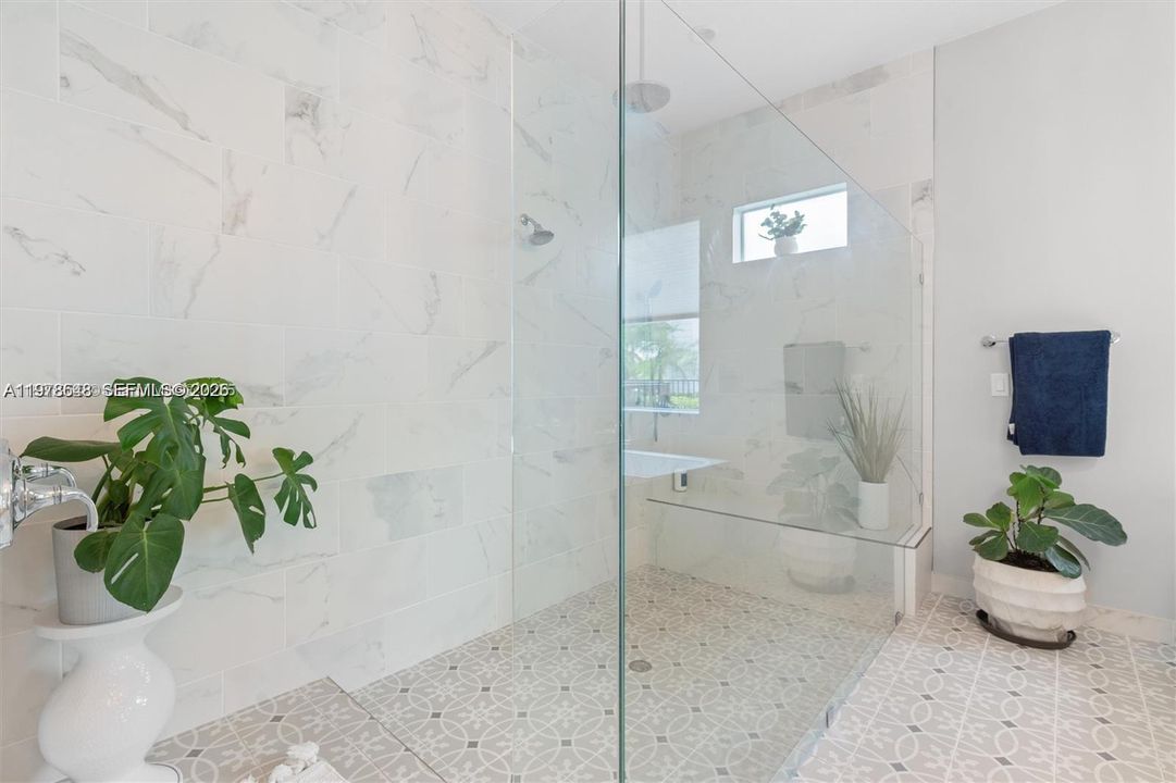 Recently Sold: $2,000,000 (5 beds, 3 baths, 3718 Square Feet)