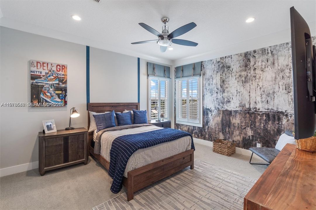Recently Sold: $2,000,000 (5 beds, 3 baths, 3718 Square Feet)