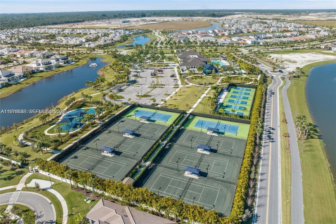 Recently Sold: $2,000,000 (5 beds, 3 baths, 3718 Square Feet)