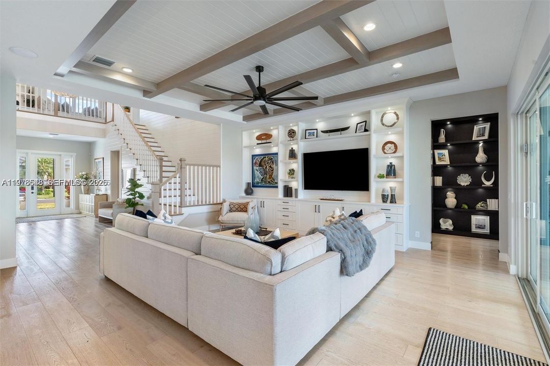 Recently Sold: $2,000,000 (5 beds, 3 baths, 3718 Square Feet)
