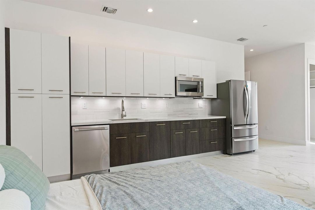 KITCHENETTE
