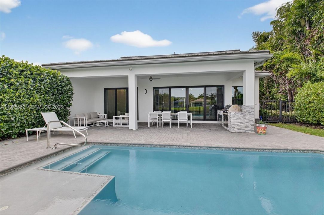 Recently Sold: $1,695,000 (4 beds, 4 baths, 3248 Square Feet)