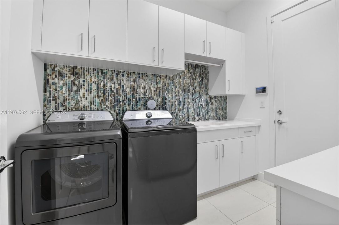 Recently Sold: $1,695,000 (4 beds, 4 baths, 3248 Square Feet)