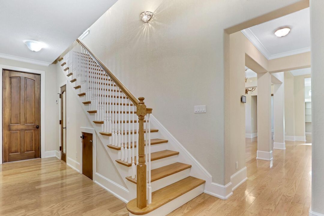 Stairs/Garage Entry