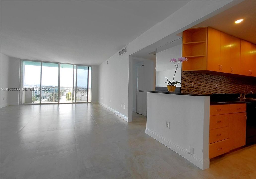 Recientemente alquilado: $2,500 (1 camas, 1 baños, 950 Pies cuadrados)
