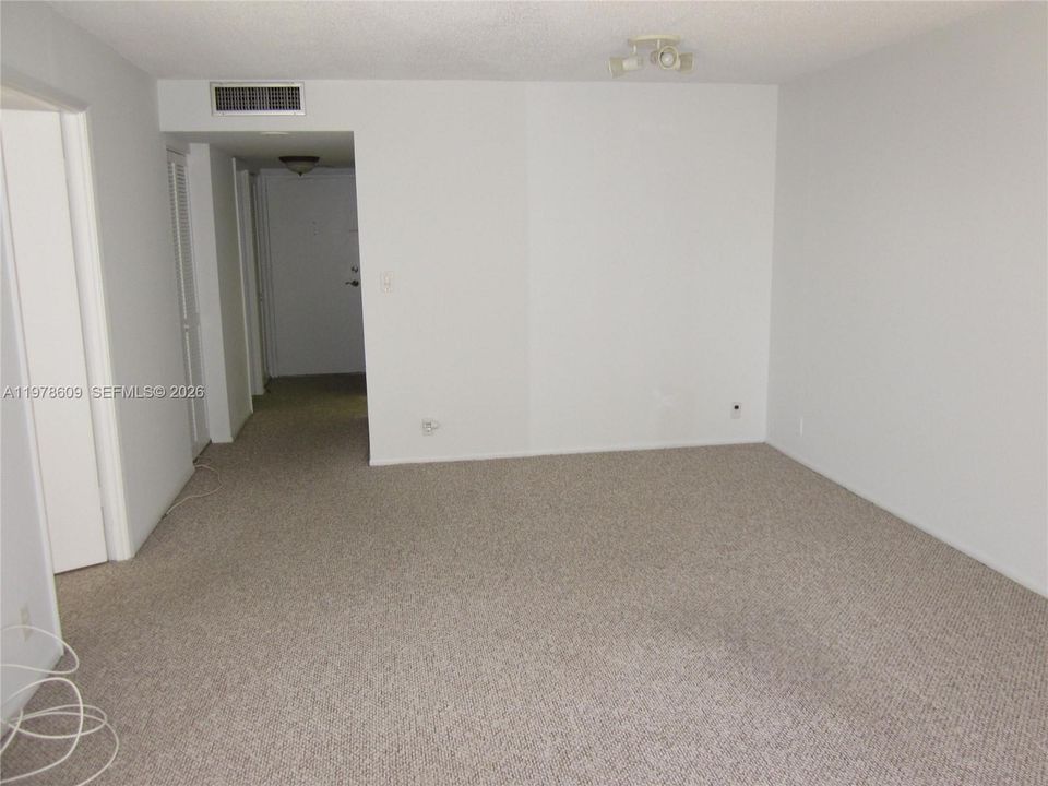 Recently Rented: $2,800 (1 beds, 1 baths, 868 Square Feet)