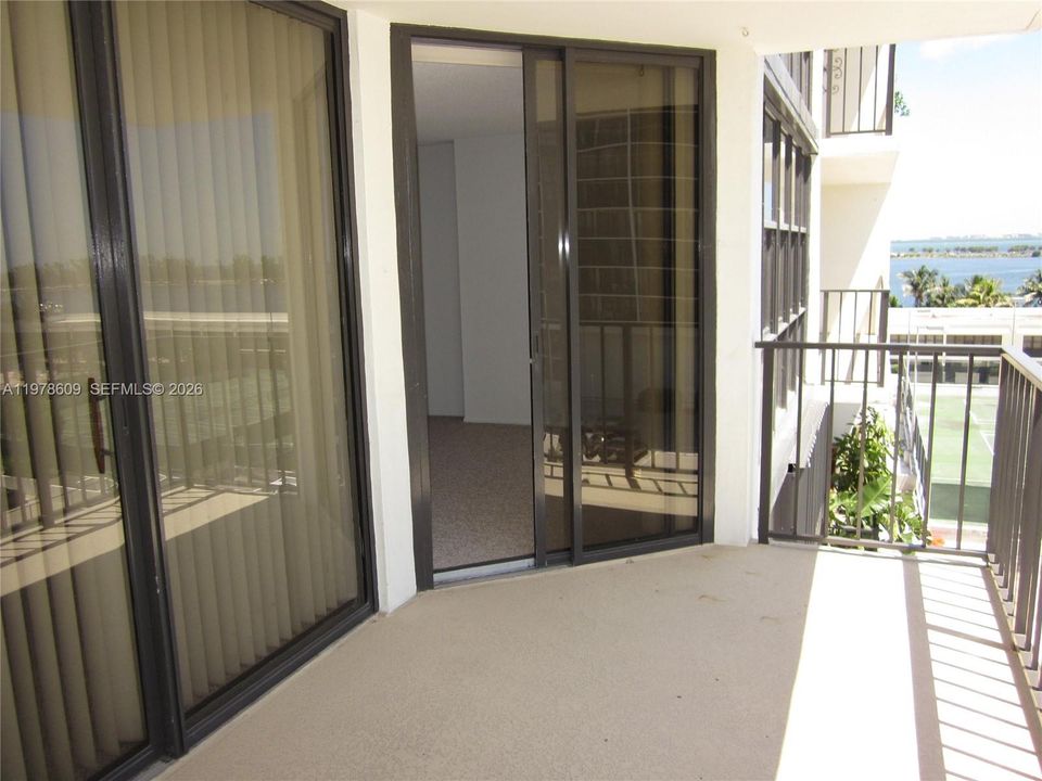 Recently Rented: $2,800 (1 beds, 1 baths, 868 Square Feet)