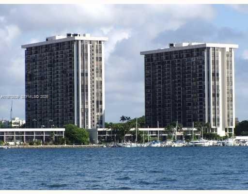 Recently Rented: $2,800 (1 beds, 1 baths, 868 Square Feet)