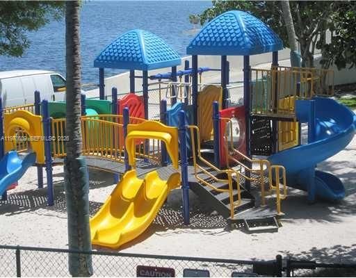 Recently Rented: $2,800 (1 beds, 1 baths, 868 Square Feet)